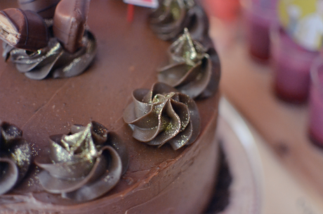 comment faire une sweet table d'anniversaire. Conseils déco et recettes pour une sweet table Ratatouille de Disney. Ratatouille birthday, Ratatouille party, anniversaire thème Ratatouille; recette tarte citron meringuée facile sans beurre, layer cake Kinder Bueno Nutella comment faire une sweet table d'anniversaire. Conseils déco et recettes pour une sweet table Ratatouille de Disney. Ratatouille birthday, Ratatouille party, anniversaire thème Ratatouille; recette tarte citron meringuée facile sans beurre, layer cake Kinder Bueno Nutella