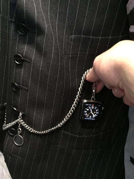 Il transforme une Apple Watch en montre de poche
