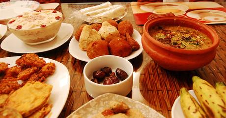 cuisine de Ramadan au maghreb, en Inde, en Egypte, au Liban, en Turquie, au Pakistan, Algérie, Maroc, Tunise Plats de suhur, sahur, pour l'iftar, des recettes de la cuisine orientale du monde