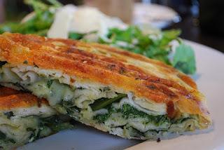 borek au fromage de brebis et aux épinards millefeuile de feuille de brick à la feta ici cuisiné avec des épinards