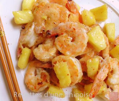 Crevettes sautées aigre-doux piquant à l'ananas 凤梨咕噜虾 fènglí gǔlǎo xiā