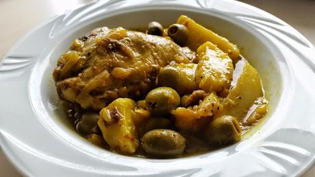 Tajine de Poulet aux olives, citron confit et safran - Chicken, olive, preserved lemon and saffron tagine