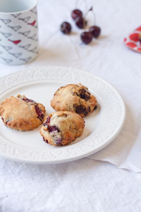 Scones à la cerise et au chocolat noir Scones à la cerise et au chocolat noir