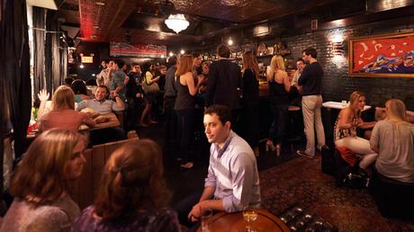 Au premier étage du Five Guys du West Village se cache un excellent bar à cocktails