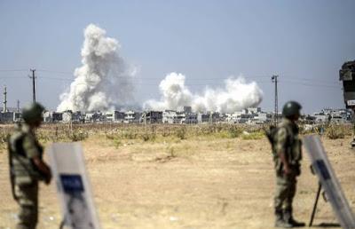 Syrie : L'État Islamique chassé de Kobané par les forces du régime syrien, aidé par les forces kurdes Syrie : L'État Islamique chassé de Kobané par les forces du régime syrien, aidé par les forces kurdes