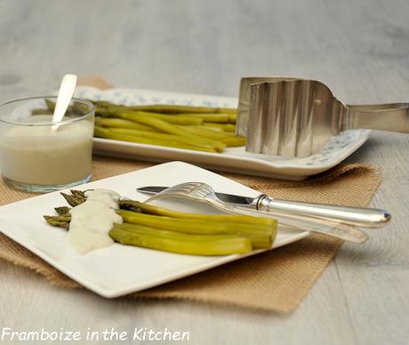 Asperges vertes sauce roquefort Asperges vertes sauce roquefort