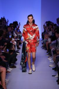 Kim Jones le crie haut et fort : « Attrape moi si tu peux ! » , collection Louis Vuitton SS 2016 LOOK_5