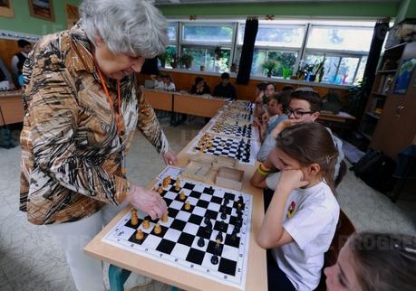 Brigitta Sinka veut battre le record des 13.545 parties d'échecs disputées en simultanée