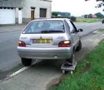 Comment éviter de payer une dépanneuse ? vidéo voiture roue planche à roulettes