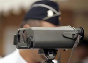 3441242605-flashe-191-km-h-un-motard-tente-d-echapper-aux