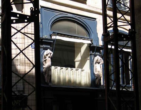 Exclusif : Nouvelle expo du Ministère de la Culture colonnes.jpg