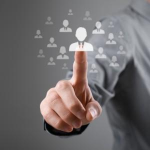 Agir ou ne pas agir sur les avis clients en ligne ? Identifier et utiliser le pouvoir des influenceurs sur le web
