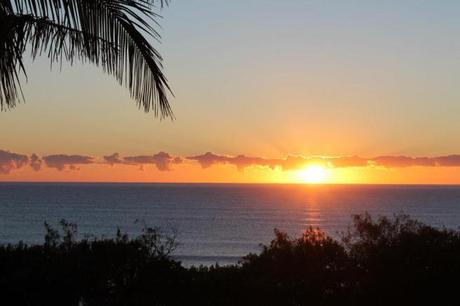 Une journée d’adrénaline en famille sur Fraser Island Le soleil se lève sur Rainbow Beach