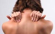 Le  massage des épaules aident à faire disparaître  la tension musculaire