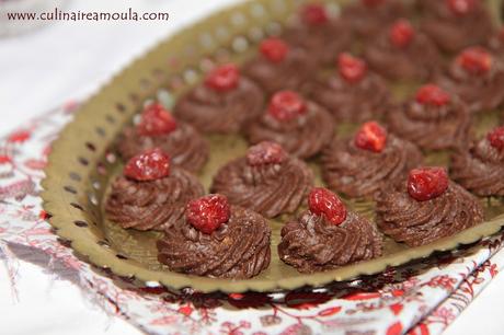 Petit four sans cuisson au chocolat et aux amandes