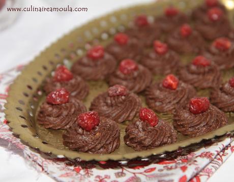 Petit four sans cuisson au chocolat et aux amandes