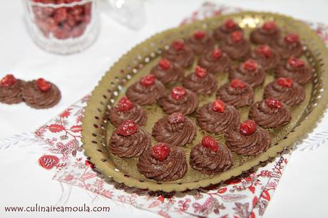 Petit four sans cuisson au chocolat et aux amandes