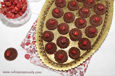 Petit four sans cuisson au chocolat et aux amandes