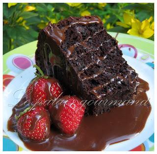 Gâteau des anges au chocolat et sa sauce chocolatée Gâteau des anges au chocolat et sa sauce chocolatée