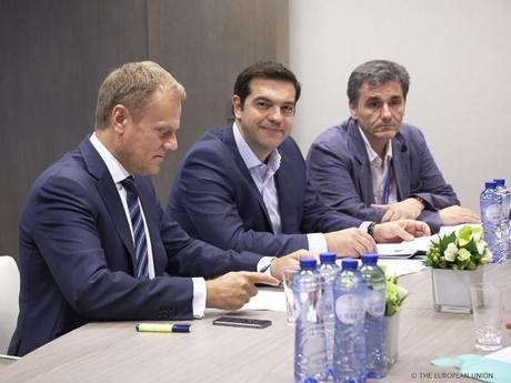 Donald Tusk, président du Conseil, Alexis Tsipras et son ministre des finances, Euclide Tsakalotos.