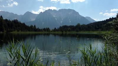 Beaux lacs bavarois: le Luttensee près de Mittenwald