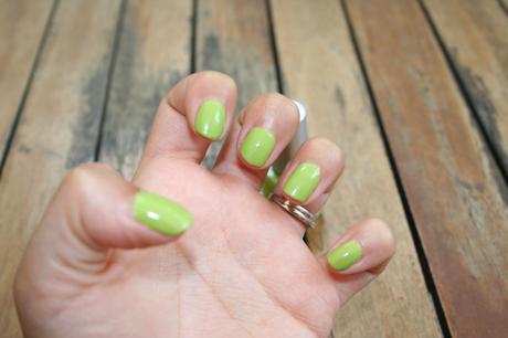 La pistache sur les ongles? Avril l’a fait. blogo juillet 057