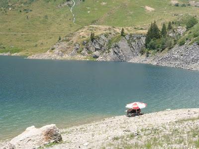 Savoie et Haute Savoie : les pieds dans l'eau après la rando