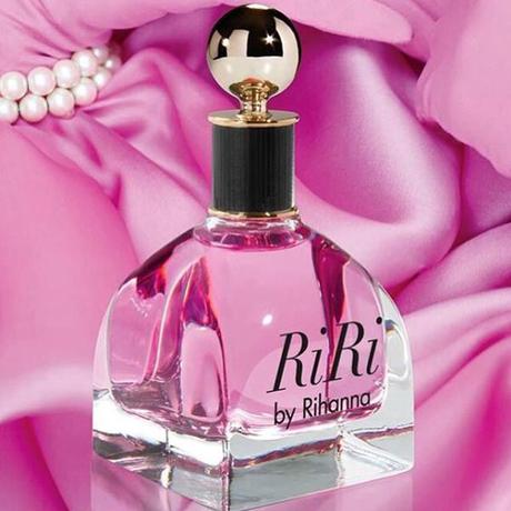 Rihanna, son nouveau parfum girly :  Riri !