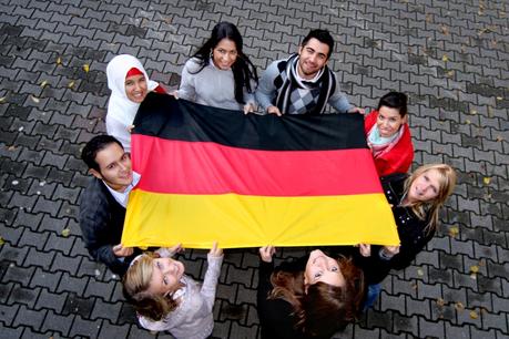L'Ange Allemand & La Palestinienne en Larmes L'Ange Allemand & La Palestinienne en Larmes