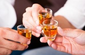 BINGE DRINKING: Il laisse son biomarqueur chez les gros buveurs – Alcohol and Alcoholism
