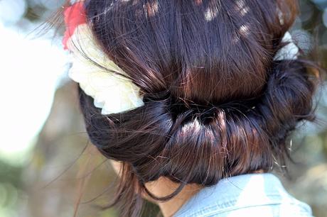 Minimale coiffure headband bandeau fleurs