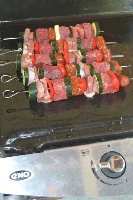 Brochettes carnivores -boeuf magret et merguez- à la plancha Brochettes carnivores -boeuf magret et merguez- à la plancha