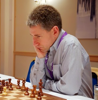 Le Britannique Michael Adams lors de la Coupe du Monde d'échecs 2013 © Chess & Strategy