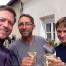 Un Vélo pour la Planète, Tour 2015 : le Tour de France à vélo de Jean-Charles Pentecouteau sur la route des vins bio français. Ici avec Cyril et Fabien Boisard du  Domaine du Mortier .