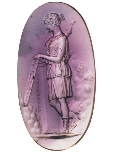- Le crâne et le papillon Artemis with torches Amethyst. Second half of the 1st century B.C. By the engraver Apollonios