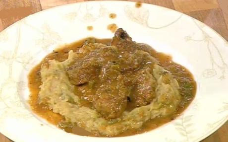 sofrito de boeuf, tranches frites, cuites en sauce aux fines herbes, vin blanc, vinaigre spécialité de Corfou, boeuf sofrito, fines tranches de boeuf frites, en sauce