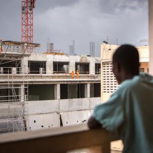 Hôpitaux : Le chantier du Ridge Hospital à mi-parcours au Ghana Vue du chantier Ridge Hospital au Ghana (c) Cyril Abad