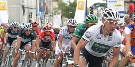 Les anti-incinérateurs mettent la pression pour bloquer le tour cycliste de Poitou-Charentes Les anti-incinérateurs mettent la pression