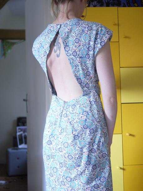 Burda, la petite robe dos nu. Burda, la petite robe dos nu.