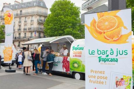 Un mois une marque : Tropicana Dans son camion arrondis aux allures d'American Truck, Tropicana a sillonné la France pendant l'été pour faire déguster ses produits.