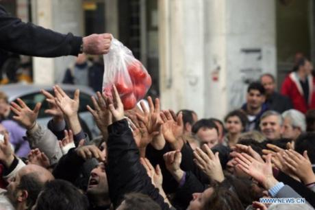 Six mois : ils auront tenu six mois... grèce,alexis tsipras,mélenchon,hollande,merkel,ps,politique,économie,finance,ue,syriza,troïka,fmi,commission européenne,bce,mendès france,yanis varoufakis