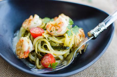 Linguines de courgettes aux crevettes rôties et à l'ail Linguines de courgettes aux crevettes rôties et et à l'ail