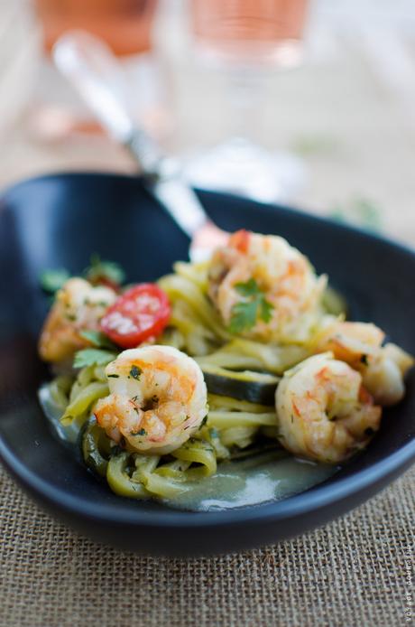 Linguines de courgettes aux crevettes rôties et à l'ail Linguines de courgettes aux crevettes rôties et et à l'ail