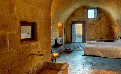 EVASION : Sextantio le Grotte della Civita (Italie) bounce-house-rental-bathroom-in-bedroom