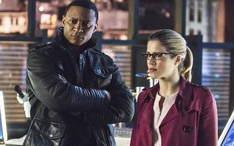 Arrow : Une identité secrète pour Felicity dans la saison 4 ? Arrow : Une identité secrète pour Felicity dans la saison 4 ?