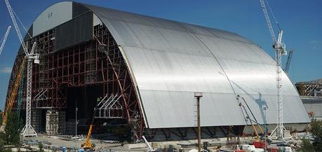 Tchernobyl franchit une étape majeure : l’assemblage des deux demi-arches