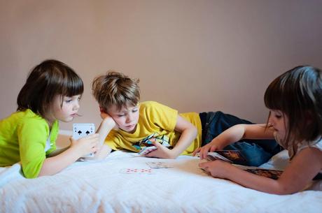 Besoin d’évasion, retour dans le Nord Pas de Calais. Il pleut - On joue aux cartes
