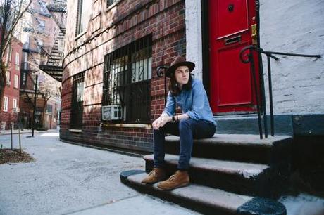 Le clip du jour : « Scars » de James Bay Photo by Alex Shahmiri