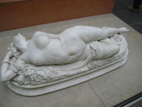 Peinture. Photographie. Modèles, muses, emprunts... Cléssinger expose au Salon de 1847 Femme piquée par un serpent qui est le moulage du corps d'Apollonie Sabatier (elle a 25 ans). Nous ne connaissons pas de photos d'elle à cette époque. Le dessin représentant Apollonie joint à la lettre de Baudelaire nous montre à quel point cette femme était belle.