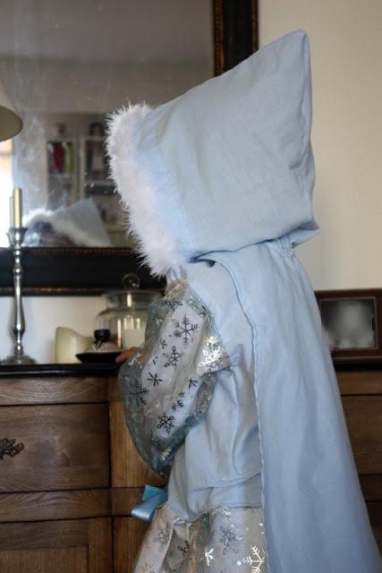 Couture (8): un déguisement de la Reine des Neiges (revisité) Couture (8): un déguisement de la Reine des Neiges (revisité)